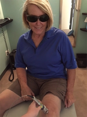 Chiropractic Santa Clarita CA Person Receiving Laser Therapy On Knee